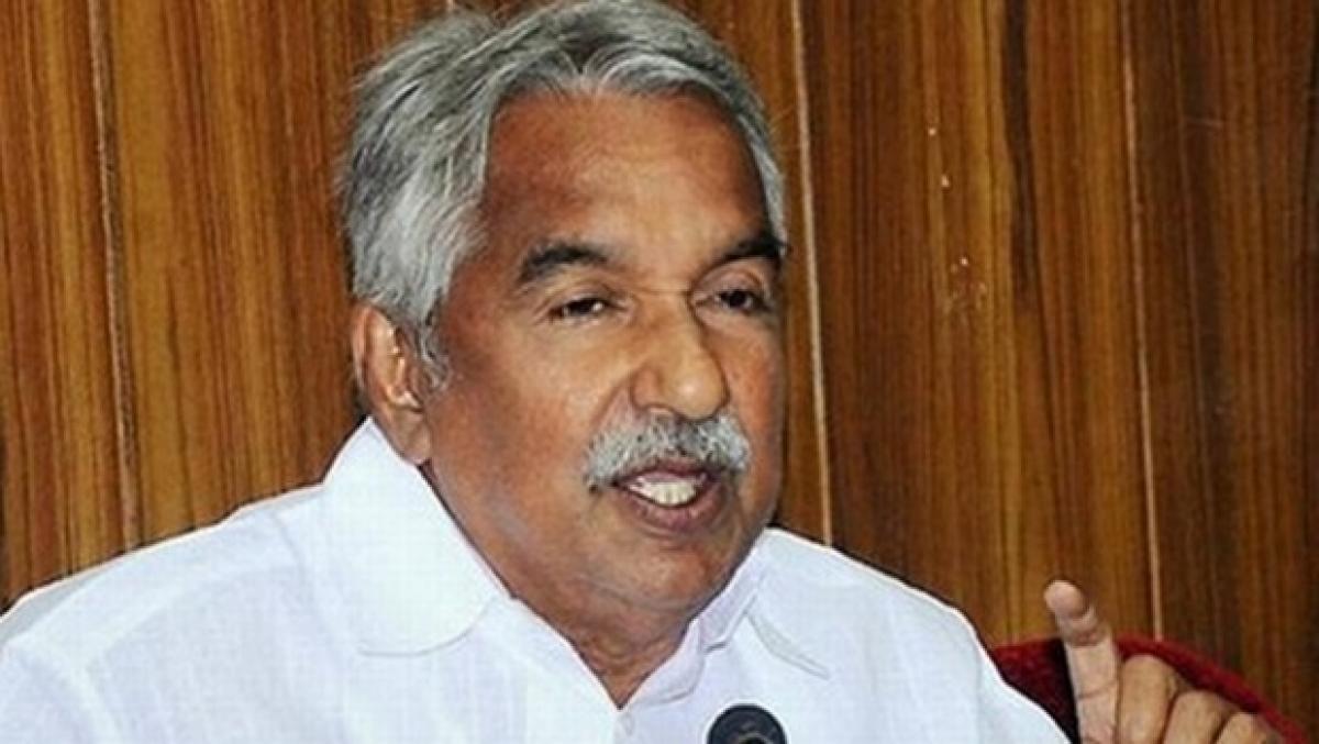 Kerala chief minister Oommen Chandy escapes unhurt in mishap